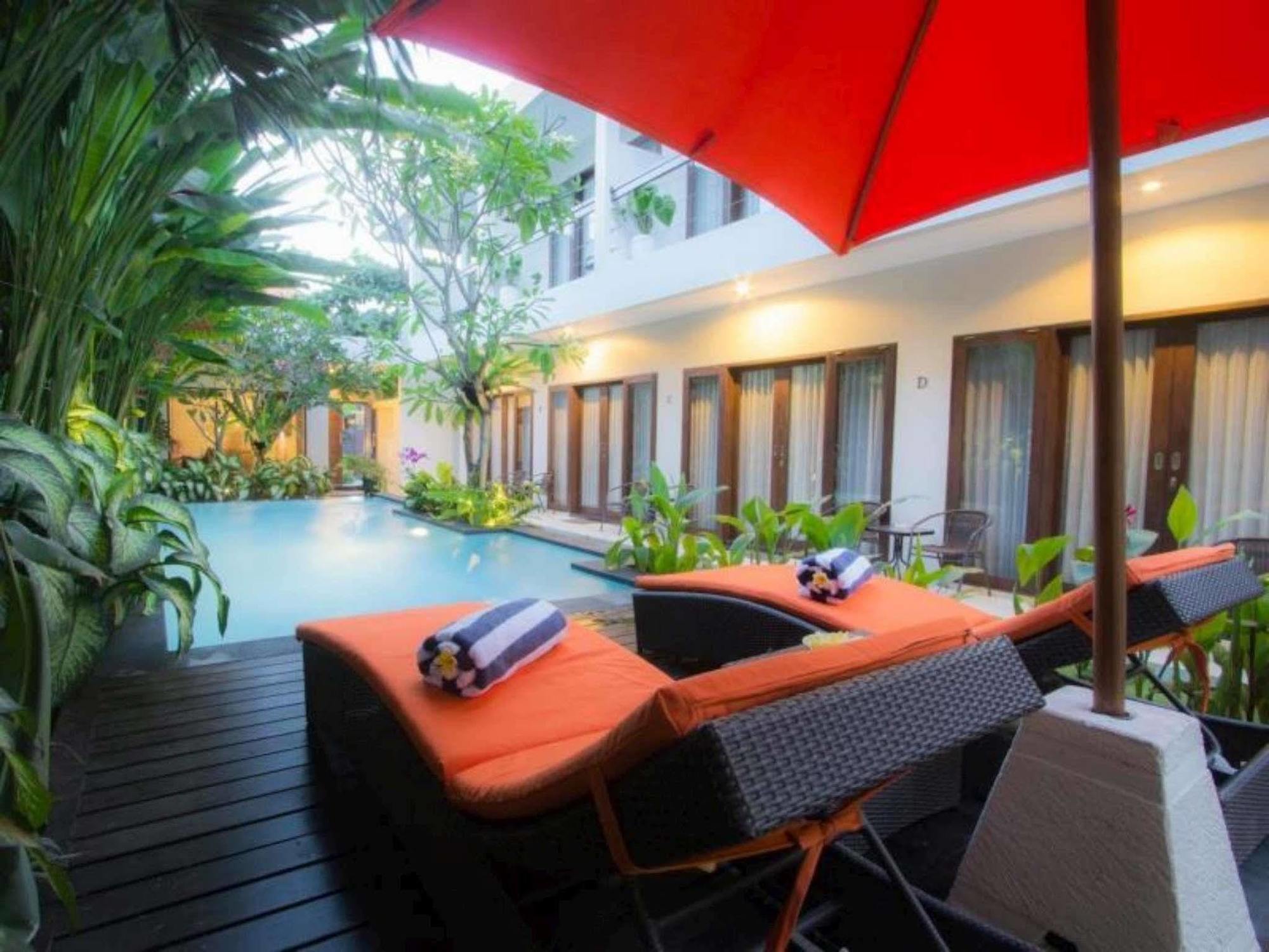 Hotel The Pavilion Kuta 3*